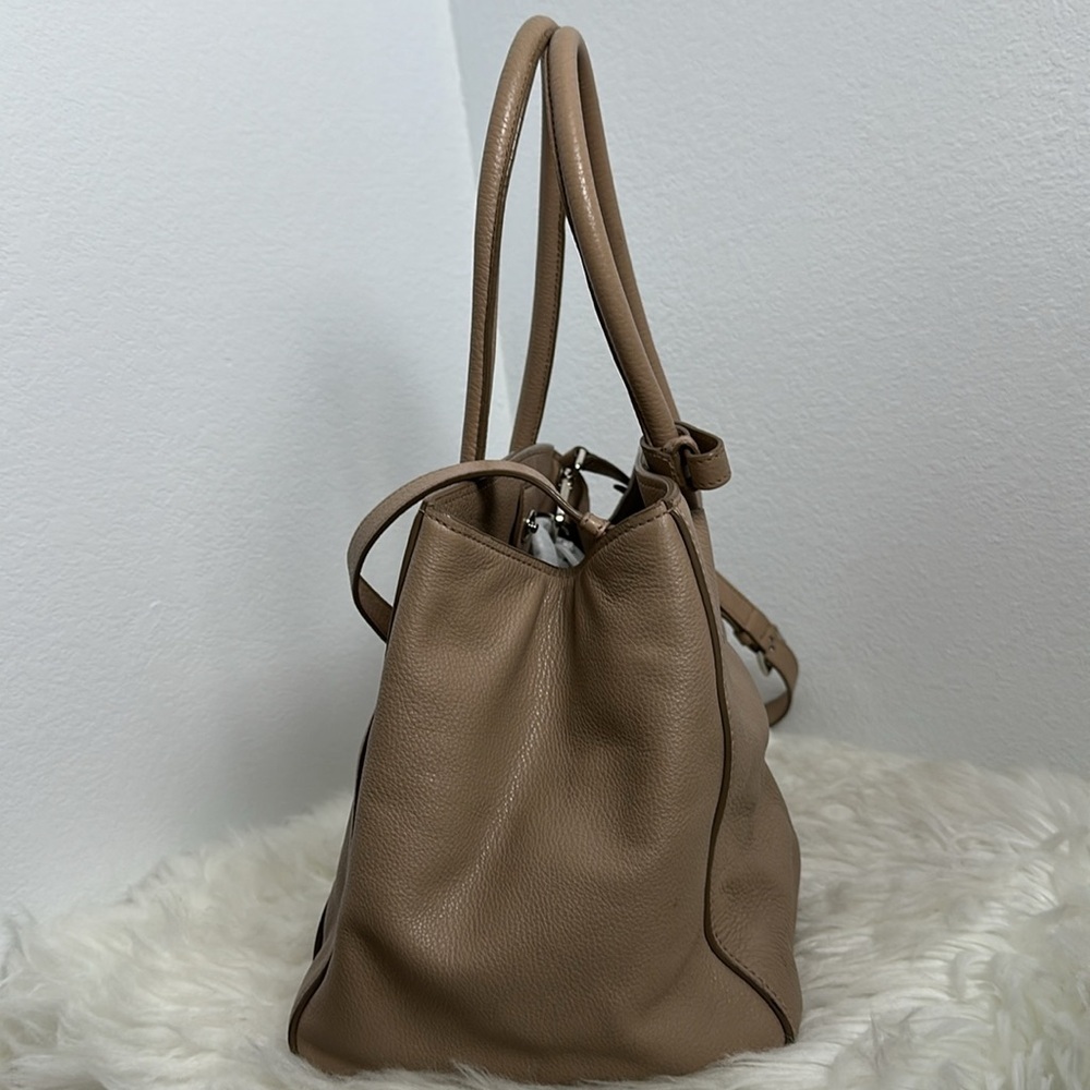 💯Authentic Prada Beige Leather Two-way  Bag🍀 - Picture 8 of 16